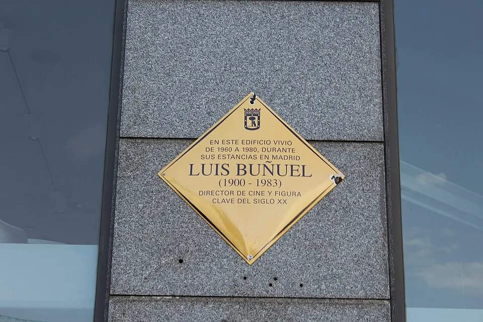 Luis Buñuel - Placa conmemorativa de Luis Buñuel, Madrid.