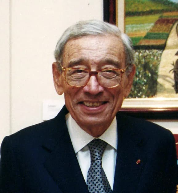 Boutros Boutros-Ghali - Boutros Boutros Ghali at Naela Chohan's art exhibition for the 2002 International Women's Day at UNESCO in Paris.