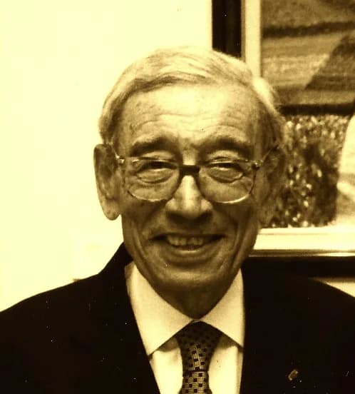 Boutros Boutros-Ghali - Boutros Boutros Ghali at Naela Chohan's art exhibition for the 2002 International Women's Day at UNESCO in Paris.