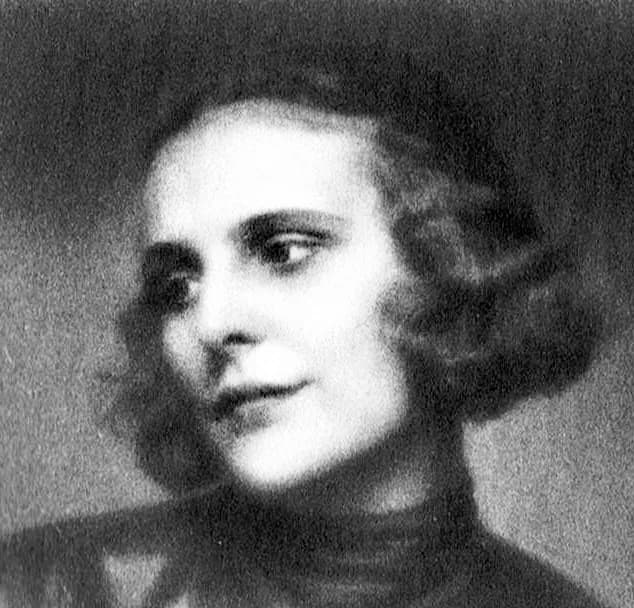Leni Riefenstahl - de:Leni Riefenstahl (* 22. August 1902; † 8. September 2003), deutsche Tänzerin, Schauspielerin, Filmregisseurin und Fotografin. - 1920s female hair fashion, 1923