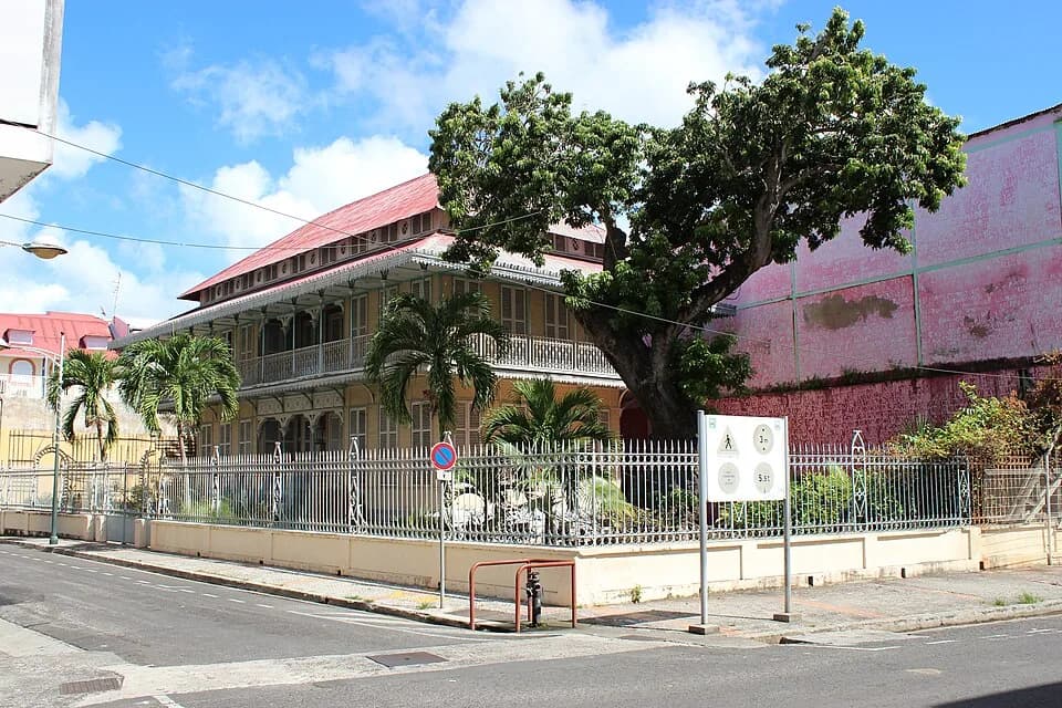 Saint-John Perse - Musée Saint-John Perse, 9 rue de Nozières (Classé, 1979)