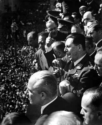 Juan Perón - Perón dando un discurso