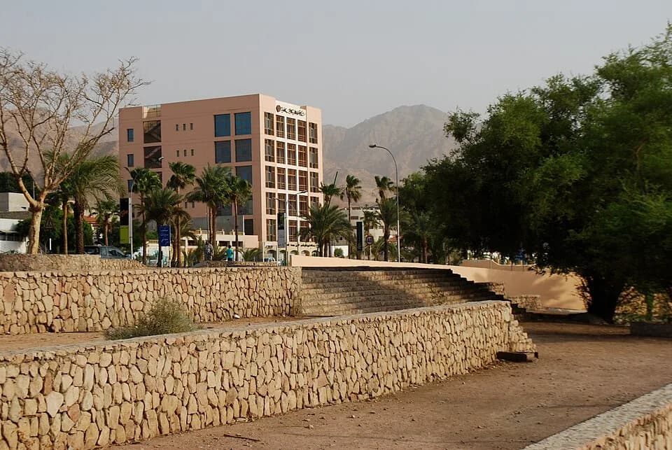 T. E. Lawrence - Aqaba : environs du fort, sur le boulevard côtier.