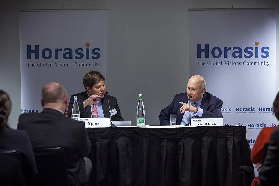 F. W. de Klerk - Guy Spier and former President of South Africa, F.W. de Klerk in discussion at the Horasis Annual Meeting