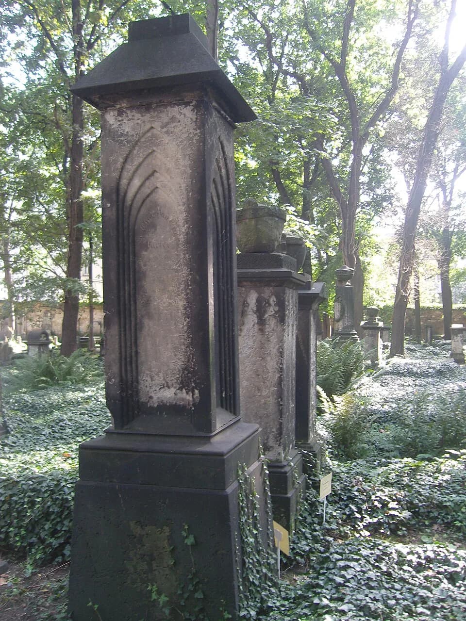 Caspar David Friedrich - Grabmal nach einem Entwurf von Caspar David Friedrich auf dem Eliasfriedhof in Dresden