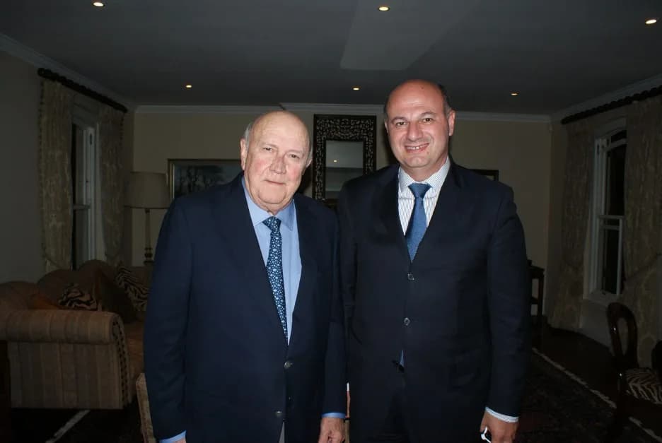F. W. de Klerk - Στις 2 Νοεμβρίου 2012, κατά τη διάρκεια της επίσκεψής του στη Ν. Αφρική, ο Υφυπουργός Εξωτερικών Κωνσταντίνος Τσιάρας  υπέγραψε διμερή Συμφωνία Οικονομικής Συνεργασίας μεταξύ Ελλάδος 