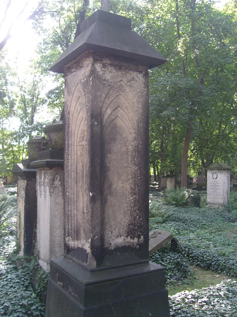 Caspar David Friedrich - Grabmal nach einem Entwurf von Caspar David Friedrich auf dem Eliasfriedhof in Dresden