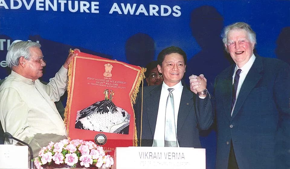 Atal Bihari Vajpayee - Jamling Tenzing Norgay and Sir Edmund Hillary receiving Everest 50 Years Award from Prime Minister of India.