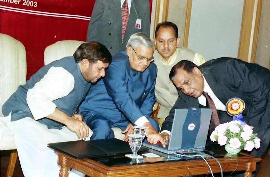 Atal Bihari Vajpayee - The Prime Minister Shri Atal Bihari Vajpayee inaugurating "Futures trading in wheat and rice" in New Delhi on December 13, 2003 (Saturday).