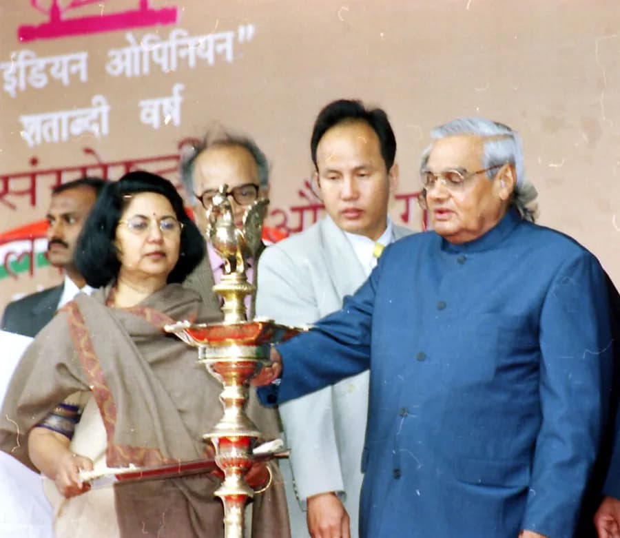 Atal Bihari Vajpayee - The Prime Minister Shri Atal Bihari Vajpayee inaugurating a Seminar on "Rashtriya Andolan, Hindi and Gandhi", organised by Gandhi Samiti to commemorate centenary of launching of