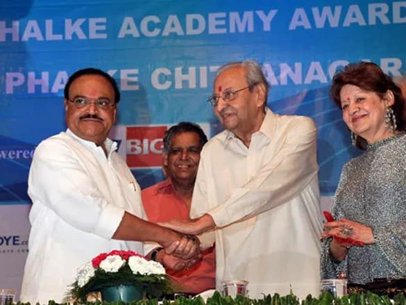 Pran Pran - Politician Chhagan Bhujbal and actor Pran at the Dada Saheb Phalke Academy Awards, 2010