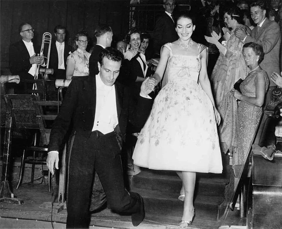 Maria Meneghini Callas - Optreden van Maria Callas in het Concertgebouw begeleid door dirigent Nicola Rescigno, 11 juli 1959

Foto Ben van Meerendonk / AHF, collectie IISG, Amsterdam