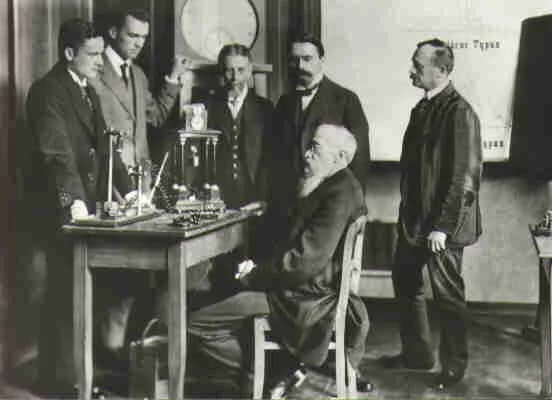 Wilhelm Wundt - Wundt research group, ca. 1880. Author unknown. Source: http://psy.uniklinikum-leipzig.de/eng/geschi-e.htm This image is in the public domain. Neither the author of the photograph n