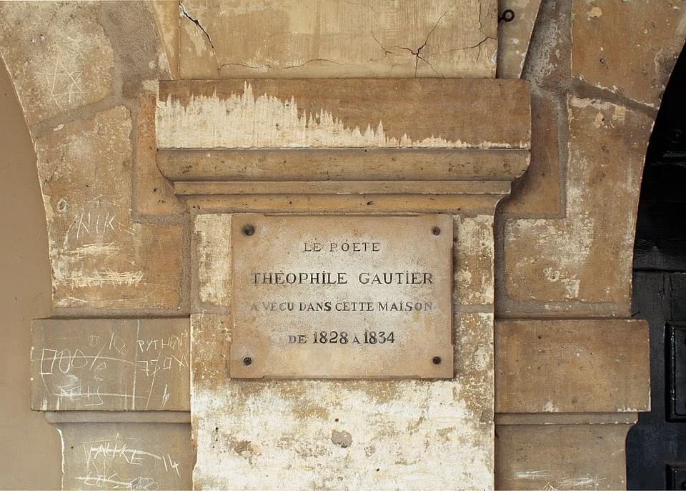 Théophile Gautier - Plaque à côté de la porte du 8, place des Vosges : « Le poète Théophile Gautier a vécu dans cette maison de 1828 à 1834 »
