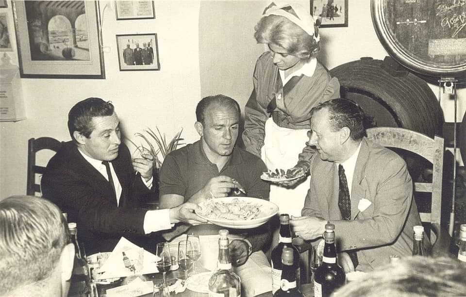 Alfredo Di Stéfano - Argentine footballer Alfredo Di Stéfano (at center) while tasting the Williams & Humbert Ltd. wines, in the Don Guido room of that company. On his right, Bernardo Muñoz Cortij