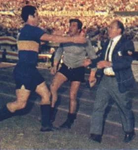 Alfredo Di Stéfano - Di Stéfano celebrating Boca winning 1969 Championship against River.