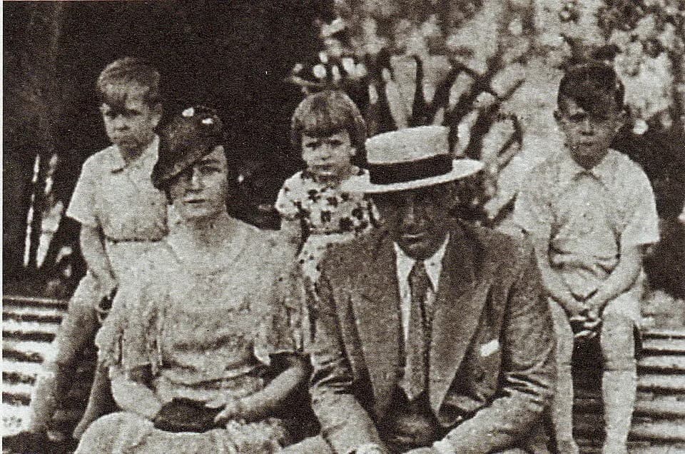 Alfredo Di Stéfano - Alfredo Di Stefano family: On the right-on the left — Alfredo junior, Alfredo father, Norma, Eulalia, Tulio