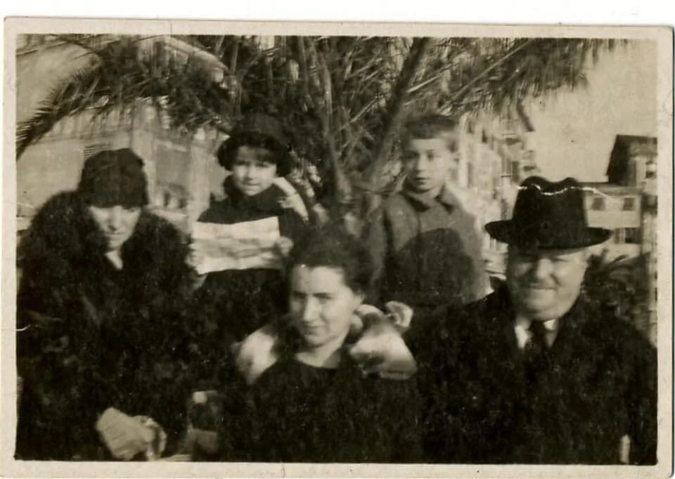 Primo Levi - Ritratto di gruppo familiare, gennaio 1927