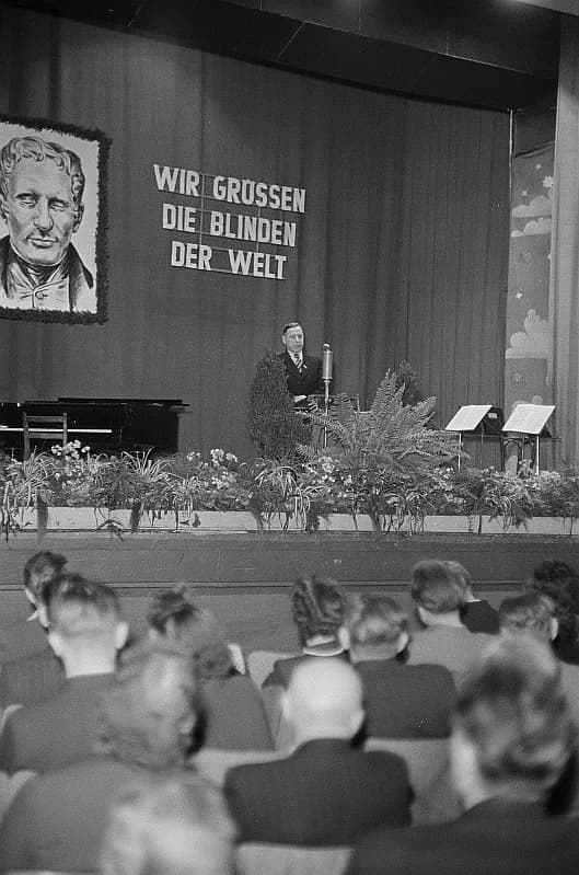 Louis Braille - Original image description from the Deutsche FotothekGedenkansprache des Leiters der Deutschen Zentralbücherei
für Blinde, Max Schöffler