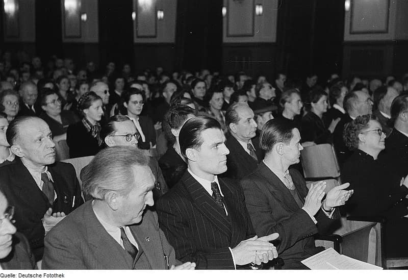 Louis Braille - Original image description from the Deutsche FotothekBlick auf die Zuschauer