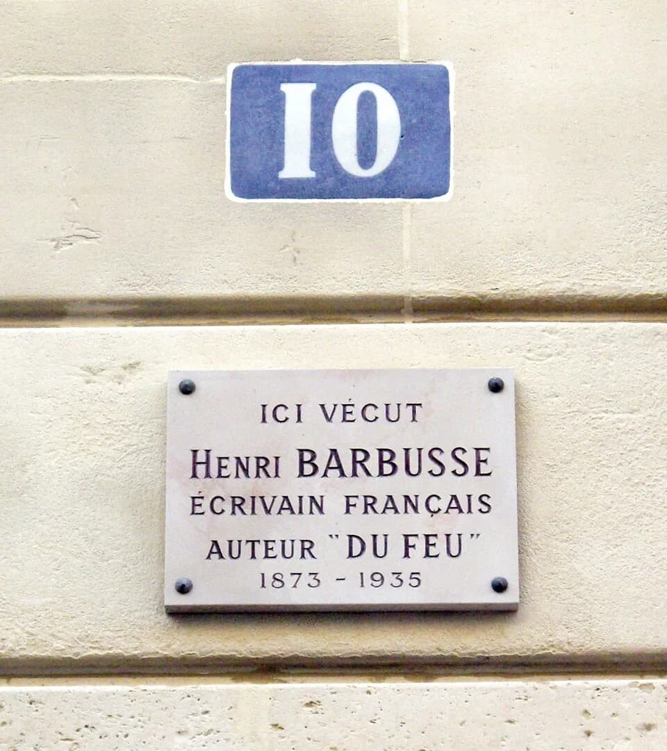 Henri Barbusse - Plaque apposée au n° 10 de la rue Albert-de-Lapparent, Paris 7e, où vécut l'écrivain Henri Barbusse (1873-1935).