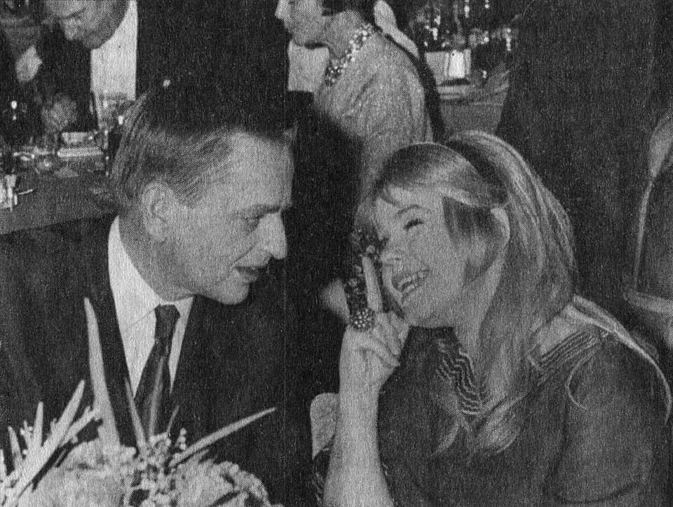 Olof Palme - Olof Palme och Lena Nyman på Guldbaggegalan 1968. Palme medverkade i "Nyfiken gul"-filmen, Lena Nyman fick en guldbagge.