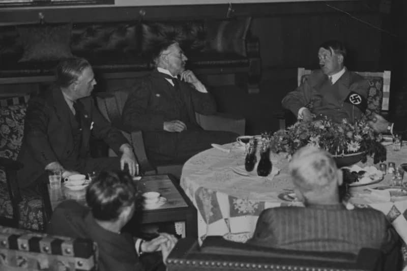 Joachim von Ribbentrop - Bundesarchiv Bild 146-1972-001-03, Münchener Abkommen, Chamberlain, Hitler.jpg