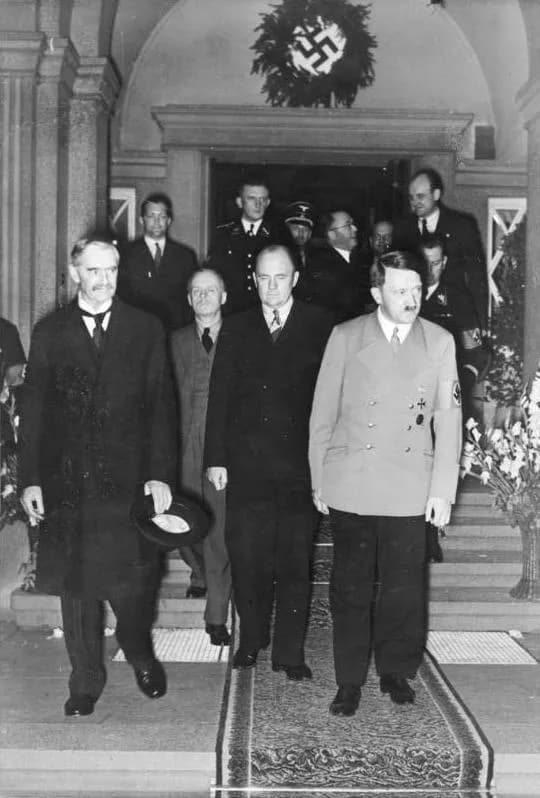 Joachim von Ribbentrop - Bundesarchiv Bild 146-1990-067-23A, Bad Godesberg, Münchener Abkommen, Vorbereitung.jpg