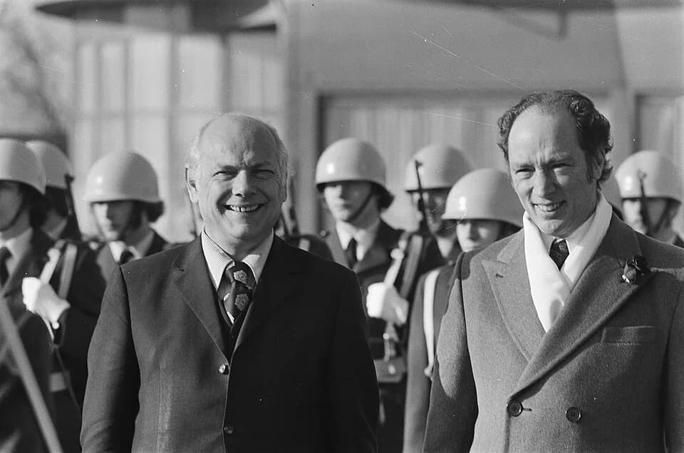 Pierre Trudeau - Collectie / Archief : Fotocollectie Anefo
Reportage / Serie : [ onbekend ]
Beschrijving : Canadese premier Trudeau brengt 2-daagse bezoek aan Nederland; premier Trudeau en premier Den