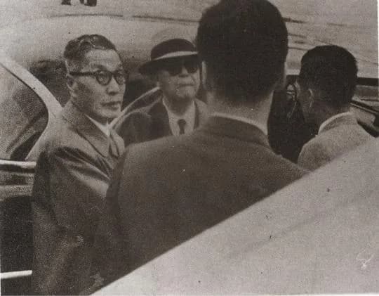 Syngman Rhee - 1960년 5월 29일. 망명하는 이승만 박사.