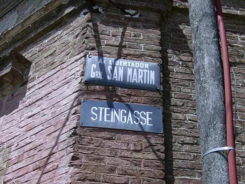 José de San Martín - Bilingual street sign in San José, Coronel Suárez, Argentina (Volga German colony)