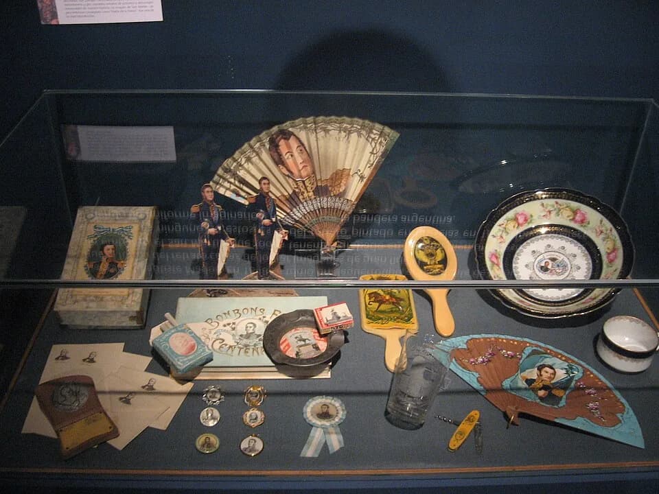 José de San Martín - Random antique objects with alegoric images of José de San Martín