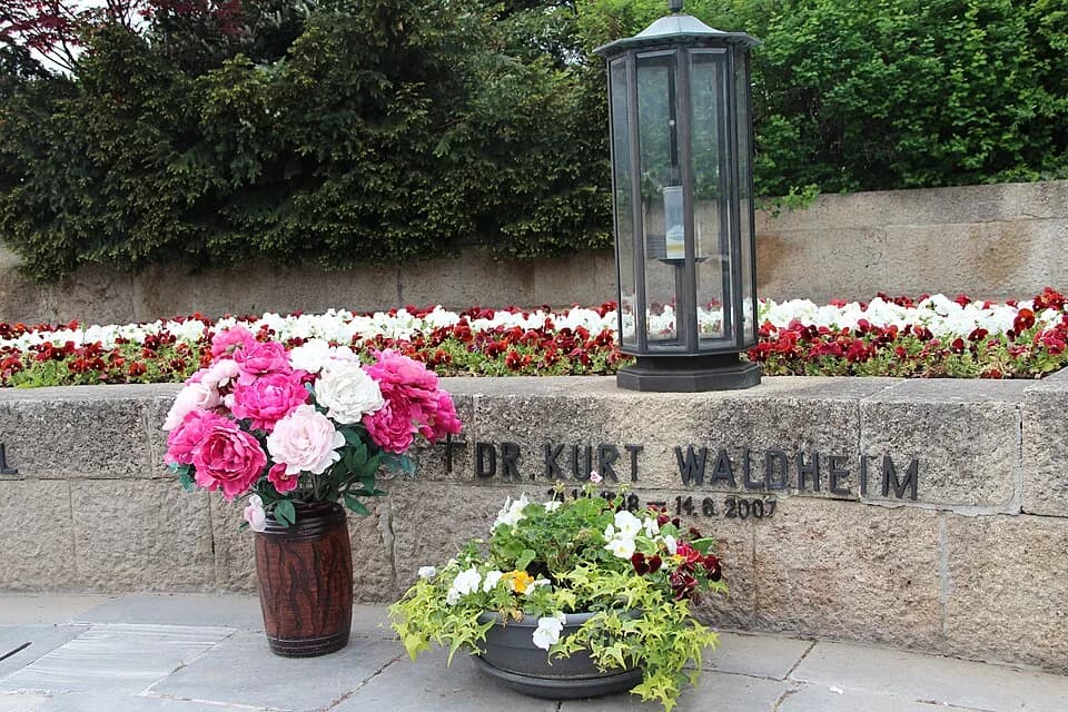 Kurt Waldheim - Kurt Waldheim's grave at the Presidential Vault in the Zentralfriedhof