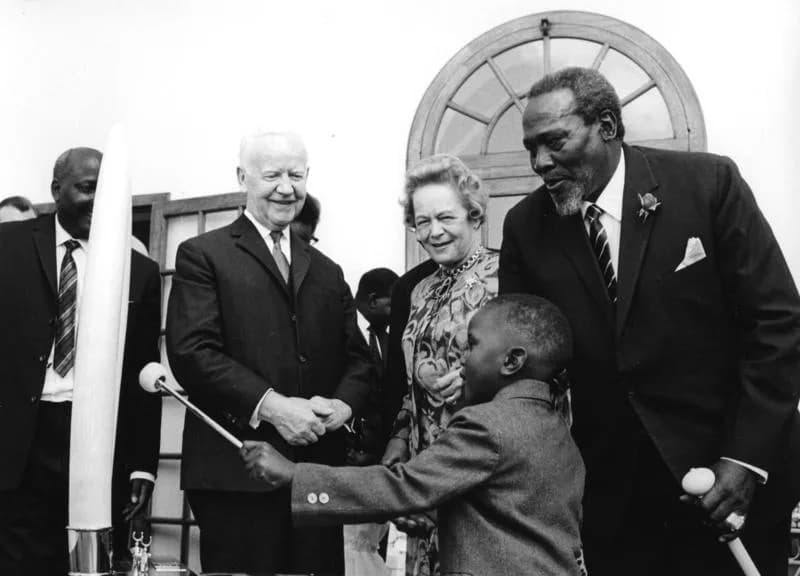 Jomo Kenyatta - For documentary purposes the German Federal Archive often retained the original image captions, which may be erroneous, biased, obsolete or politically extreme. Februar 1966
Staatsbesu