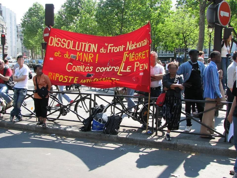 Jean-Marie Le Pen - May 1, 2007, demonstration in France: banner against the FN and the MNR