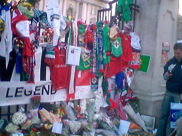 George Best - Belfast City Hall memorial to George Best.jpg