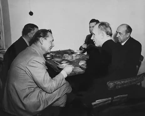 Karl Dönitz - Hermann Goering Karl Doenitz Walther Funk Baldur von Schirach and Alfred Rosenberg eat lunch at nuremberg trial.jpg
