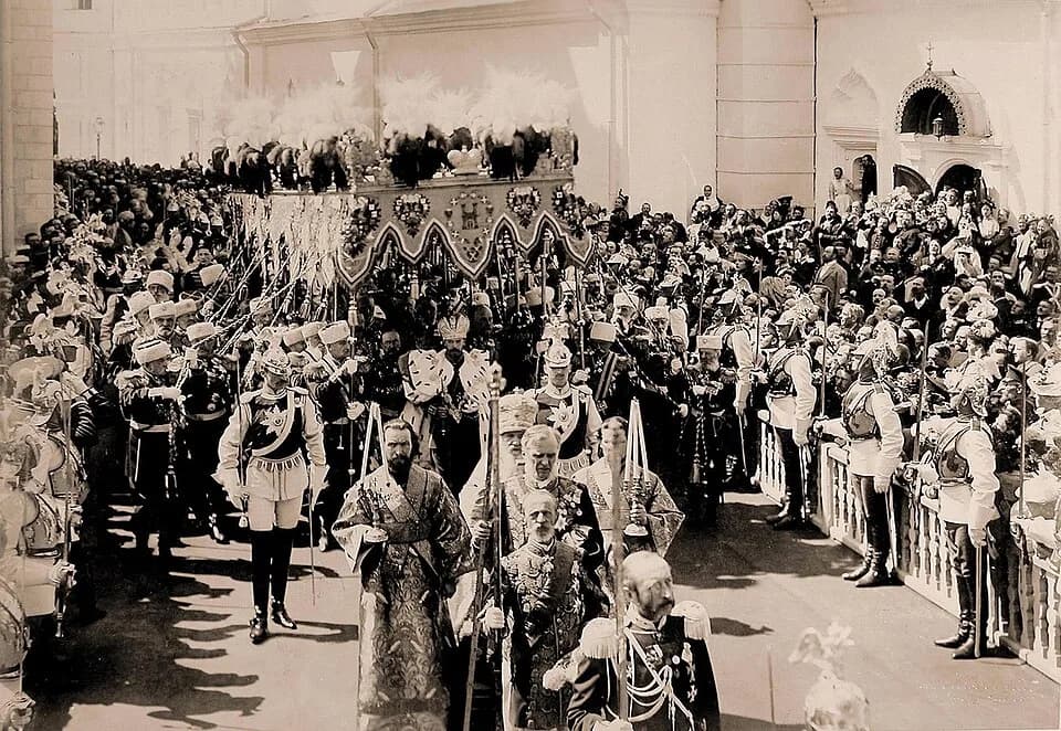 Carl Gustaf Emil Mannerheim - Tsar Nicholas II leaves Uspensky Cathedral following his coronation. Procession under coronation canopy.