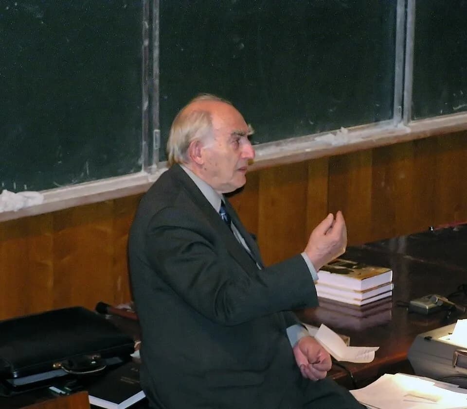 Vitaly Ginzburg - Ginzburg reads a Nobel lecture in MSU