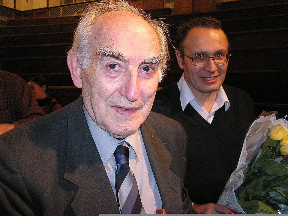 Vitaly Ginzburg - Ginzburg reads a Nobel lecture in MSU. The photo needs a prior processing.