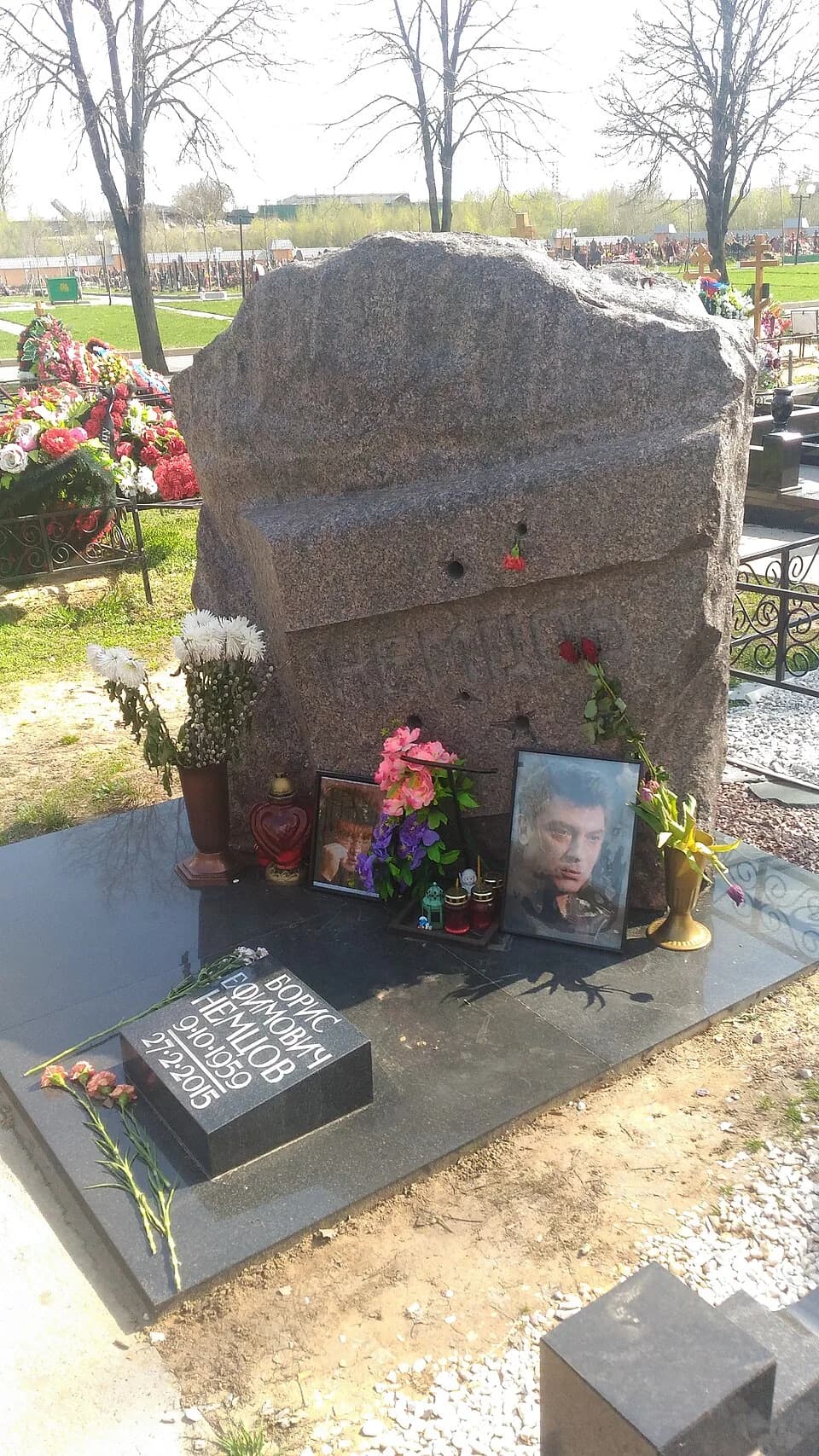 Boris Nemtsov - Могила Бориса Немцова на Троекуровском кладбище Москвы