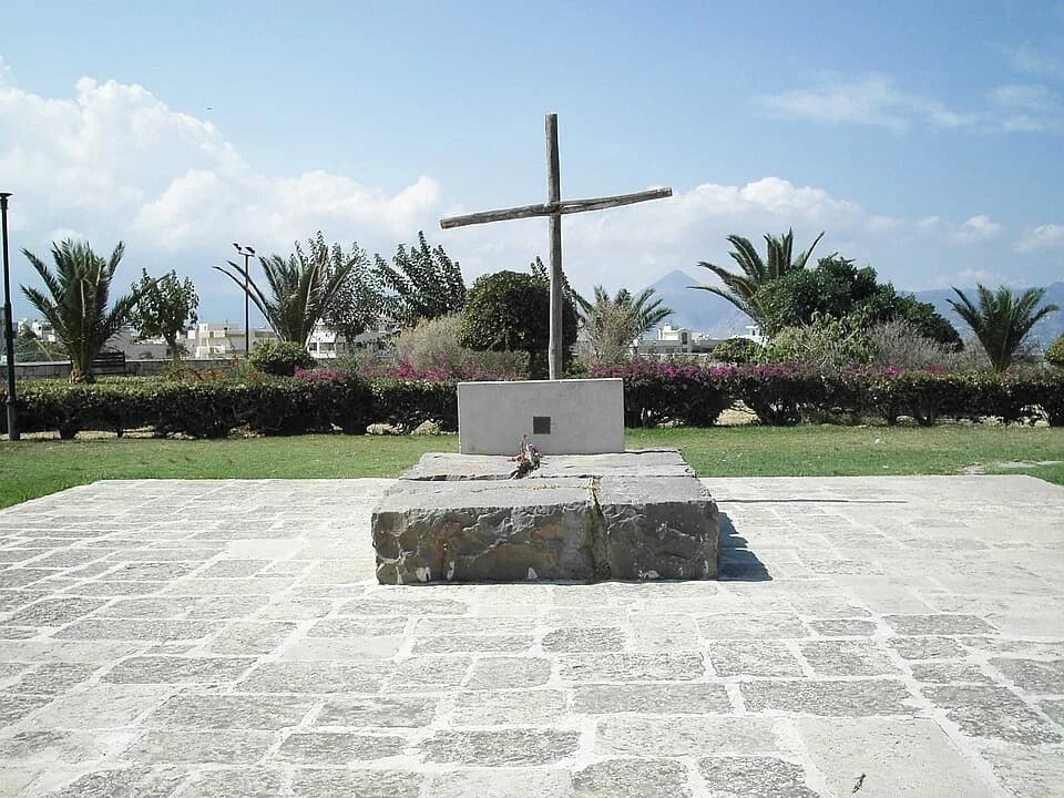 Nikos Kazantzakis - Photo de la tombe de l'écrivain grec Nikos Kazantzakis à Héraklion (Crète)
auteur: Pierre-Yves Lambert

date: 2005-09-25