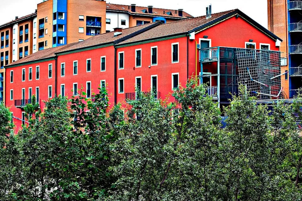 Italo Calvino - La facciata della Biblioteca civica Italo Calvino vista da Lungodora Napoli