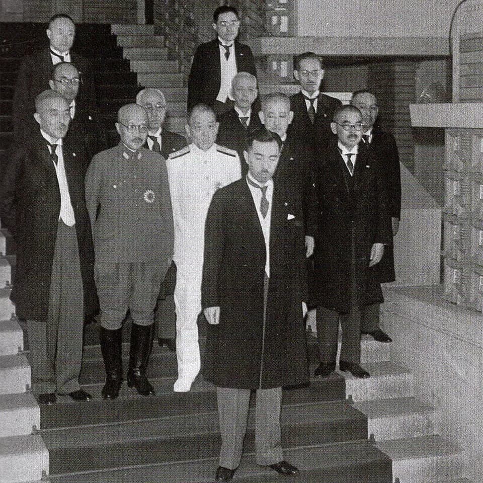 Hideki Tojo - Cabinet ministers of Second Cabinet of Fumimaro Konoe(第2次近衞内閣). They finished the first cabinet meeting and took a souvenir picture in Kantei.