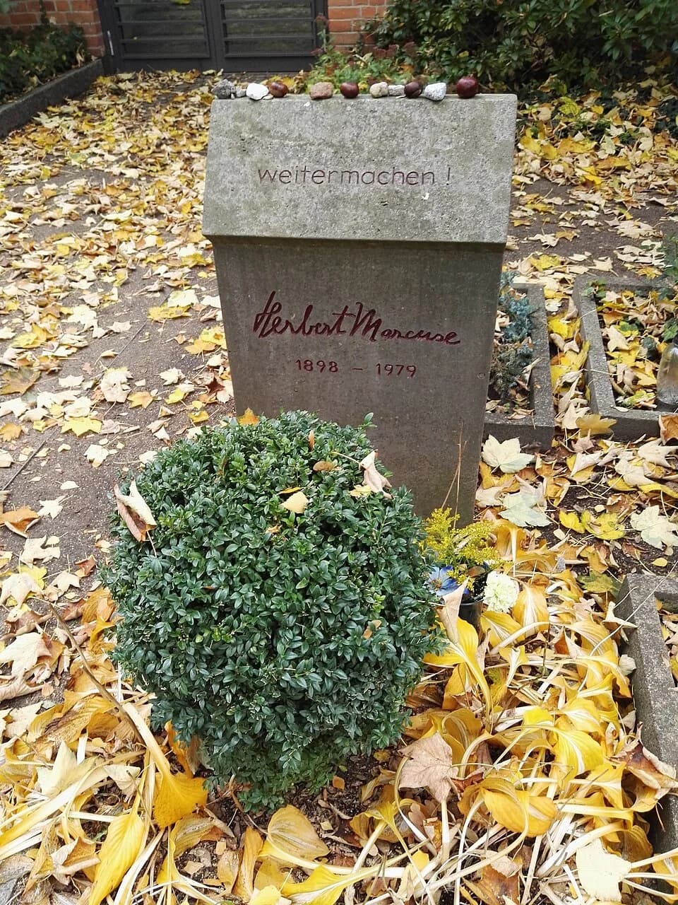 Herbert Marcuse - Grab von Herbert Marcuse auf dem Friedhof der Dorotheenstädtischen und Friedrichswerderschen Gemeinden in Berlin-Mitte