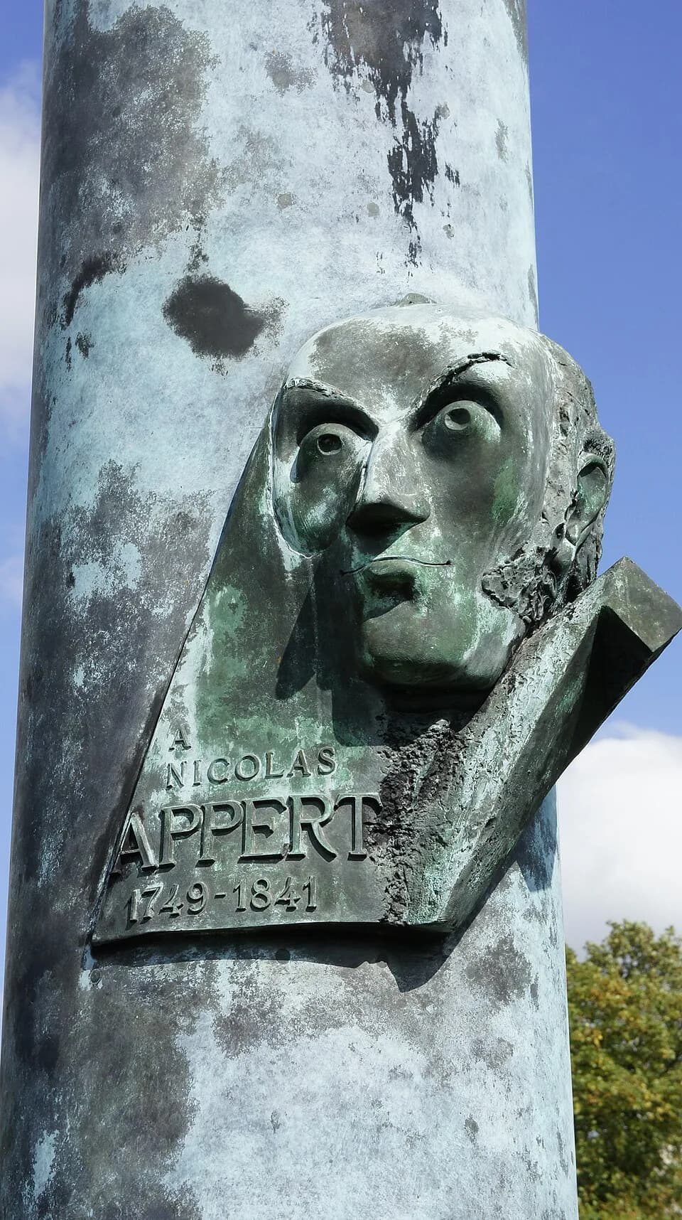 Nicolas Appert - Colonne se trouvant place sainte-croix devant L'Hôtel de région de la Champagne-Ardenne .
