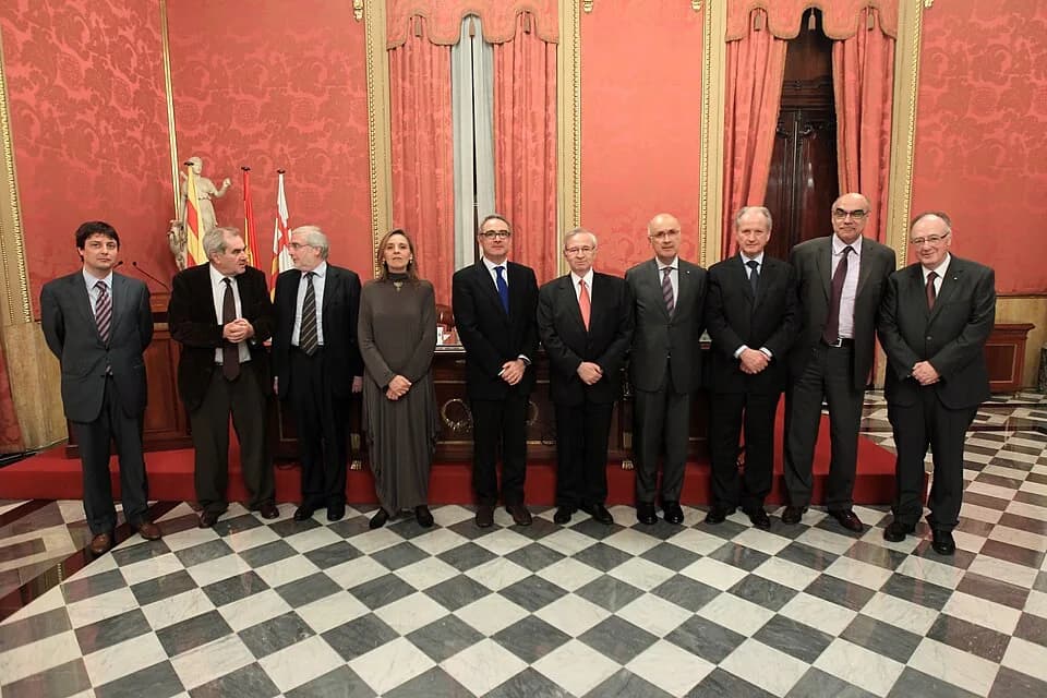 Francesco Cossiga - Fotografia de grup de les autoritats assistents a l'acte acadèmic en memòria del que fou president de la República Italiana, Francesco Cossiga. 
De esquerra a dreta: Francesc Sedò,