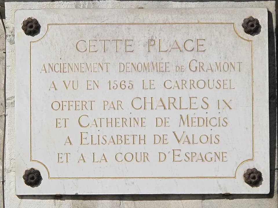 Catherine de' Medici - Plaque on a wall of the town hall of Bayonne (Pyrénéees-Atlantiques, France). The text is : On this square (square of the town hall, formerly named square de Gramont), took plac