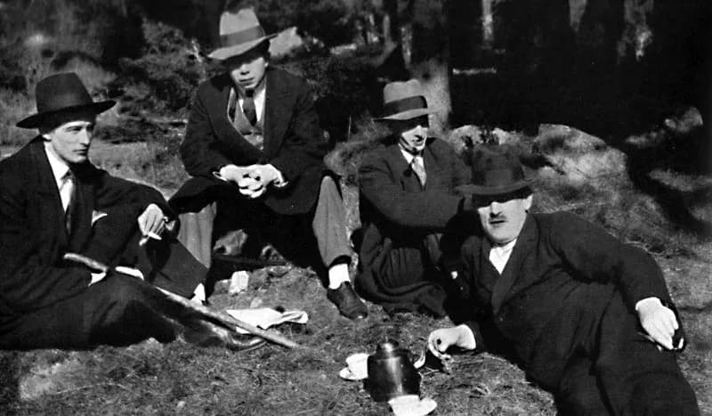 Eyvind Johnson - Gustav Hedenvind-Eriksson med författarkollegor i Flysta