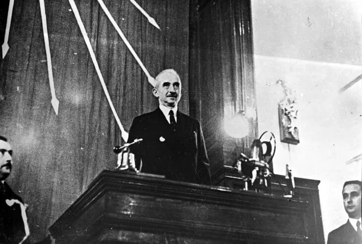 İsmet İnönü - İsmet İnönü at the congress of the Republican People's Party, in late 1930s.